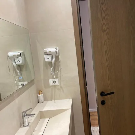 Dia Mare Deluxe מלון דירות Vlorë